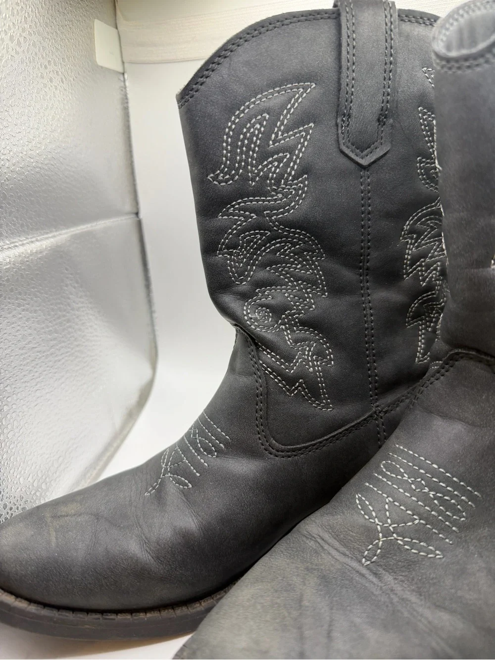 Black Western Cowboy Boots with Embroidered Detail size 2 youth